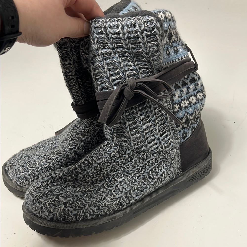 Essentials by Muk Luk Sz 10 Cozy Gray Knit Women's Boots